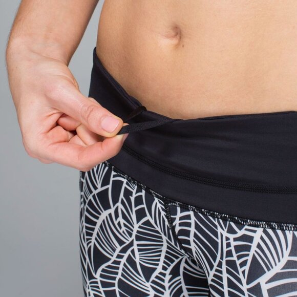 Lululemon Run A Marathon Crop II Pretty Palm Black Angel Wing / Black - Picture 4 of 8